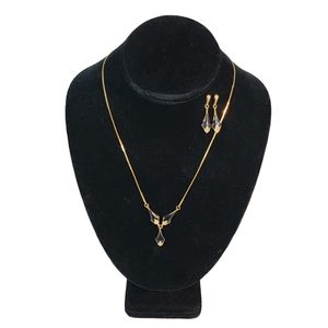 K's Merchandise Fine Jewelry Vintage Gold Tone Neclace Earing Set
